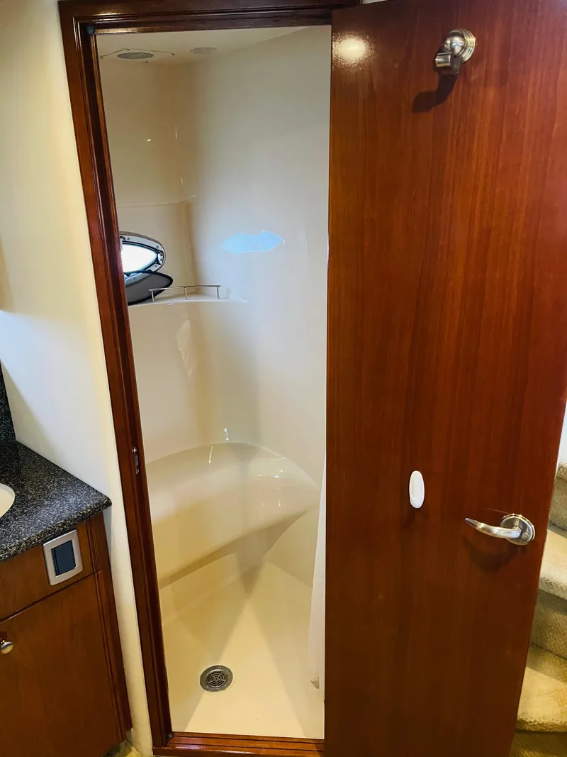Slide: The Image of Shower cabin in a 2006 Meridian 408 Motoryacht. - 6