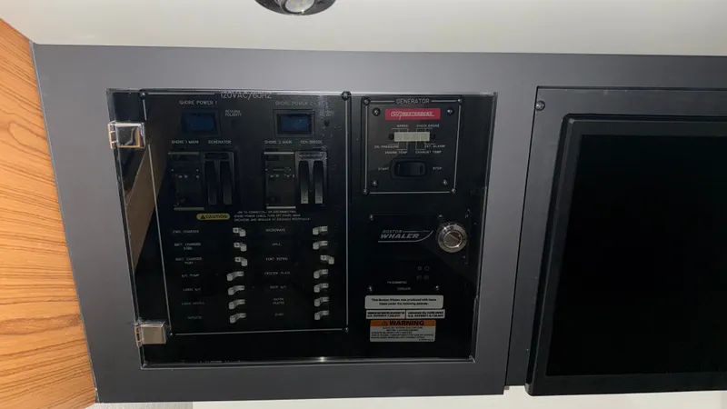 Slide: The Image of Boston Whaler 380 Realm 2021 - 16