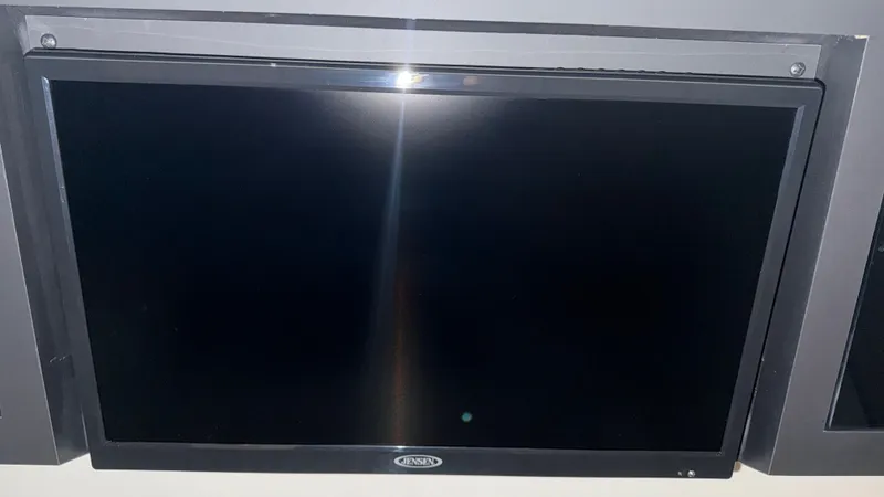 Slide: The Image of Boston Whaler 380 Realm 2021 - 17