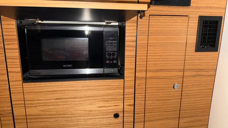 Slide: The Image of Boston Whaler 380 Realm 2021 - 19