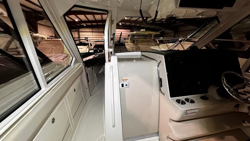 Slide: The Image of Boston Whaler 380 Realm 2021 - 25