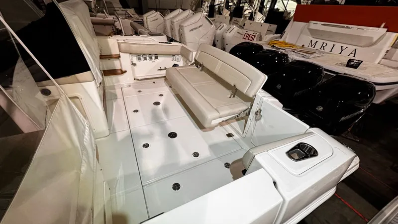 Slide: The Image of Boston Whaler 380 Realm 2021 - 27