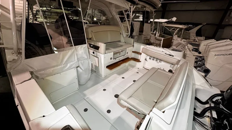 Slide: The Image of Boston Whaler 380 Realm 2021 - 28