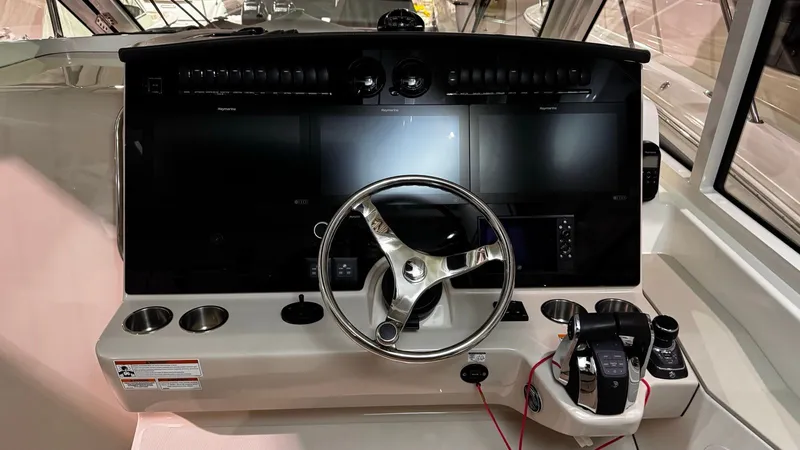 Slide: The Image of Boston Whaler 380 Realm 2021 - 7