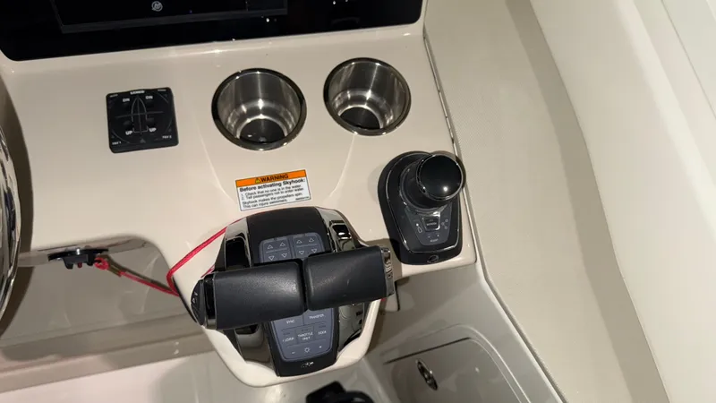 Slide: The Image of Boston Whaler 380 Realm 2021 - 8