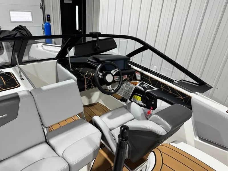 Slide: The Image of Nautique ski 200 2023 - 24
