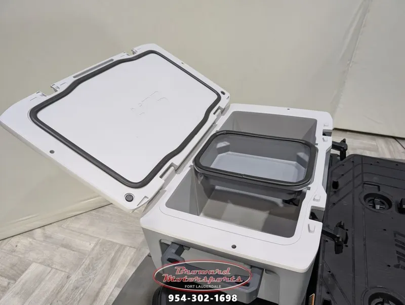 Slide: The Image of Sea-Doo Explorer Pro 170 2025 - 10