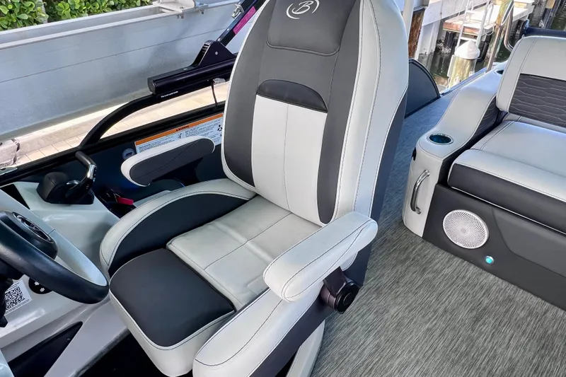 Slide: The Image of 2023 Barletta Corsa 23UC boat interior with luxurious seating and modern design. - 33