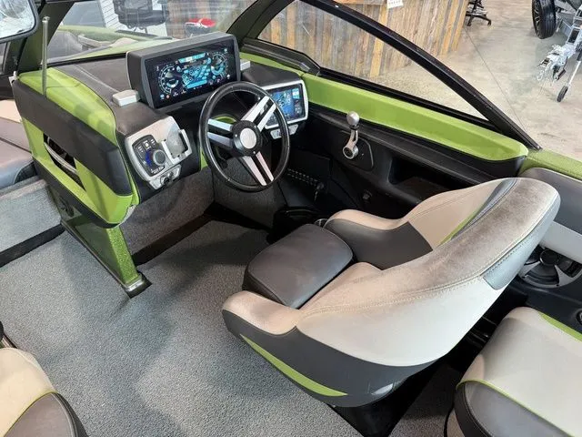 Slide: The Image of Malibu Wakesetter 23 LSV 2017 - 14