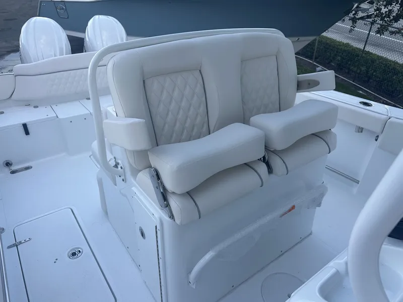 Slide: The Image of Sea Hunt Ultra 275 CB 2026 - 4