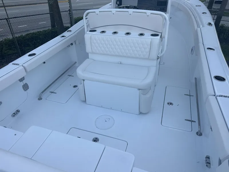 Slide: The Image of Sea Hunt Ultra 275 CB 2026 - 3