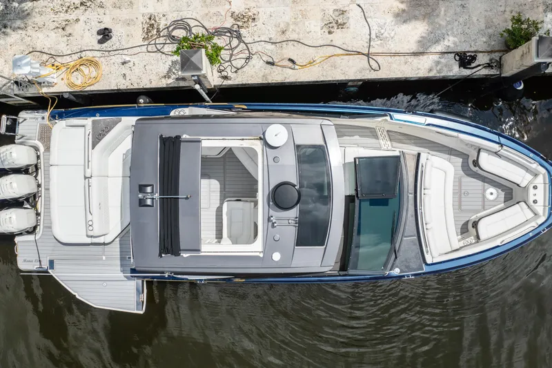Slide: The Image of Overhead view of 2019 Sea Ray SLX 400 Outboard docked by the water. - 11