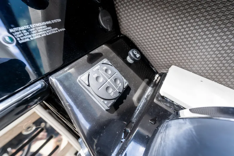 Slide: The Image of 2019 Sea Ray SLX 400 Outboard control panel with automatic extinguishing system. - 17