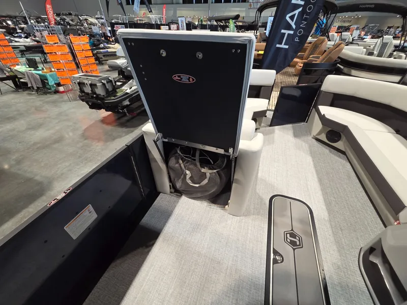 Slide: The Image of Harris Cruiser 230 2026 - 14