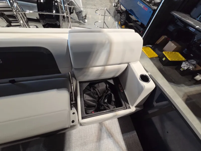 Slide: The Image of Harris Cruiser 230 2026 - 20