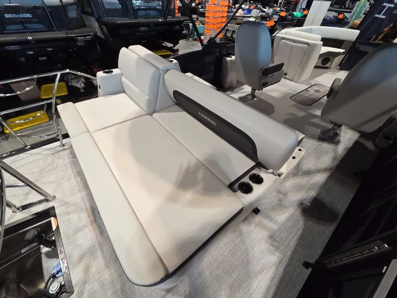 Slide: The Image of Harris Cruiser 230 2026 - 22