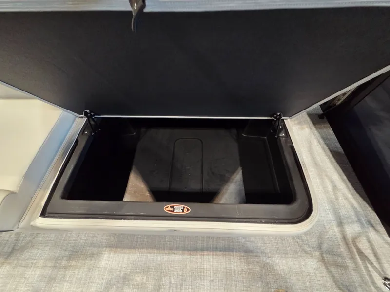 Slide: The Image of Harris Cruiser 230 2026 - 25