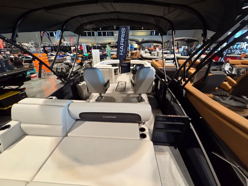 Slide: The Image of Harris Cruiser 230 2026 - 27