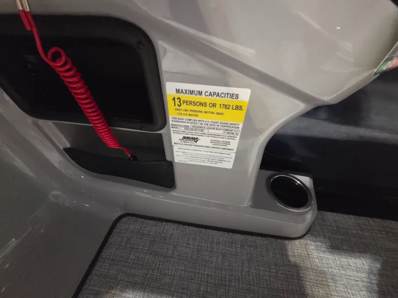 Slide: The Image of Harris Cruiser 230 2026 - 28