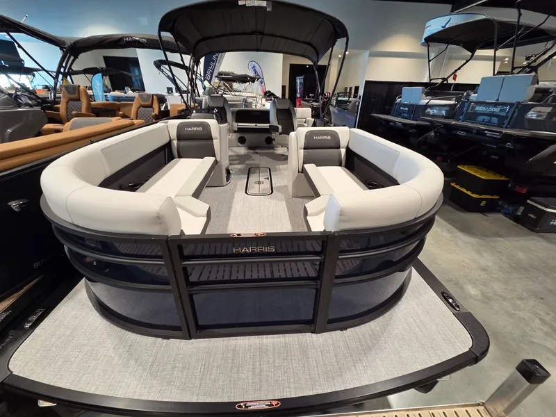 Slide: The Image of Harris Cruiser 230 2026 - 4