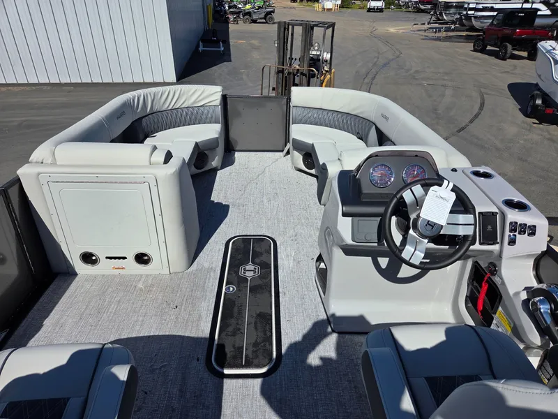 Slide: The Image of Harris Cruiser 230 2026 - 12