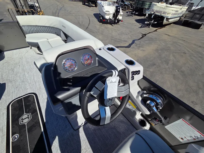 Slide: The Image of Harris Cruiser 230 2026 - 17