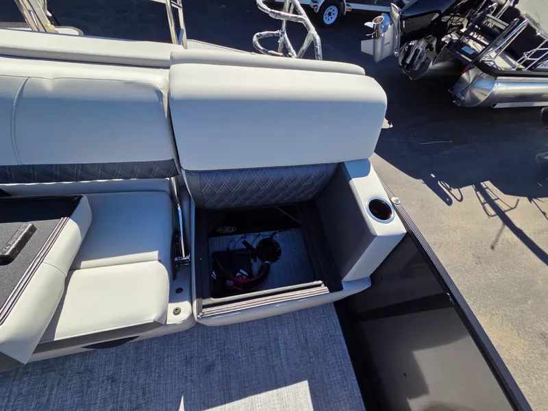 Slide: The Image of Harris Cruiser 230 2026 - 19