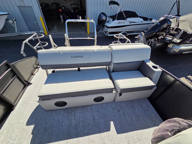 Slide: The Image of Harris Cruiser 230 2026 - 20