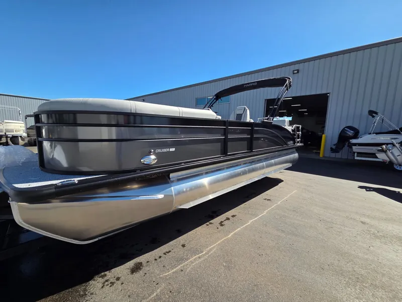 Slide: The Image of Harris Cruiser 230 2026 - 3