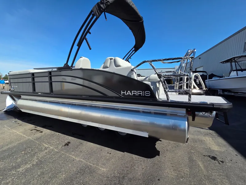 Slide: The Image of Harris Cruiser 230 2026 - 4