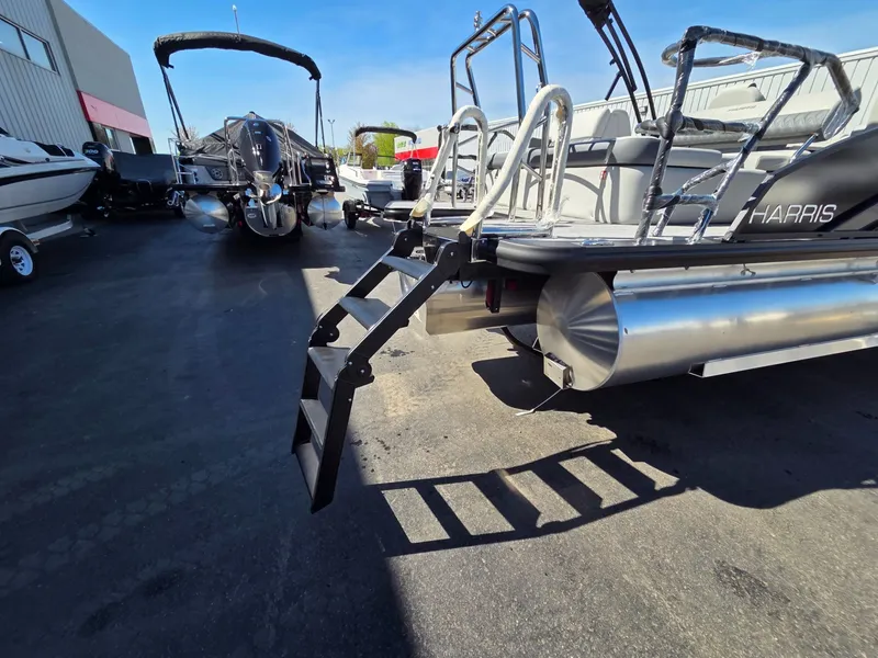Slide: The Image of Harris Cruiser 230 2026 - 6