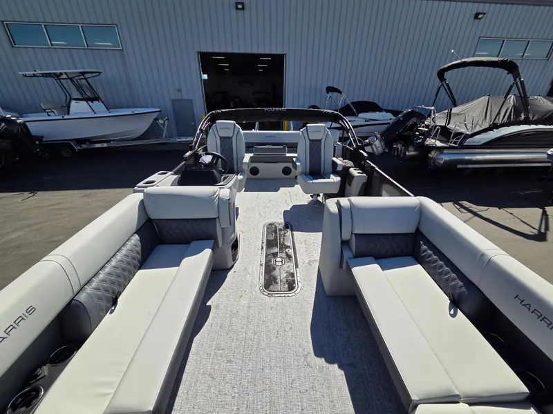 Slide: The Image of Harris Cruiser 230 2026 - 7