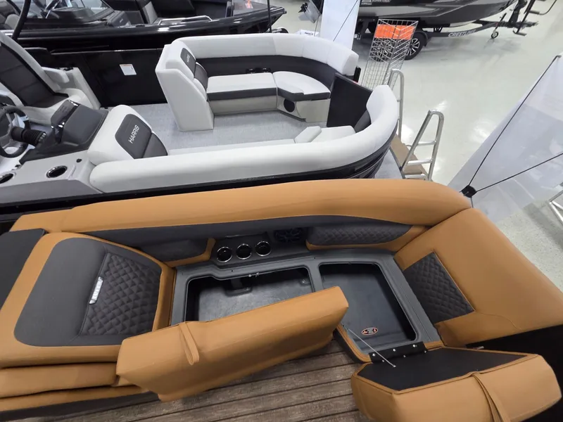 Slide: The Image of Harris Sunliner 230 2026 - 10