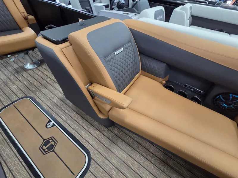 Slide: The Image of Harris Sunliner 230 2026 - 11