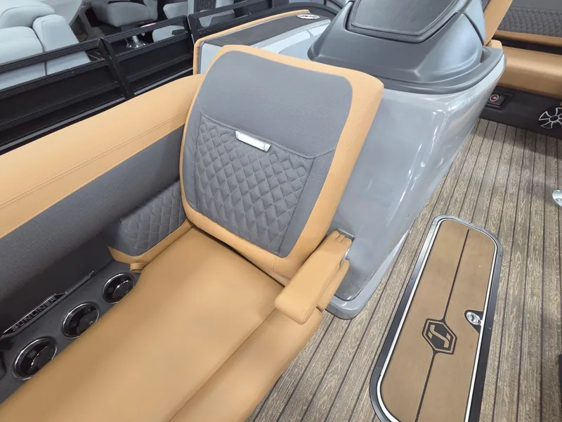 Slide: The Image of Harris Sunliner 230 2026 - 12