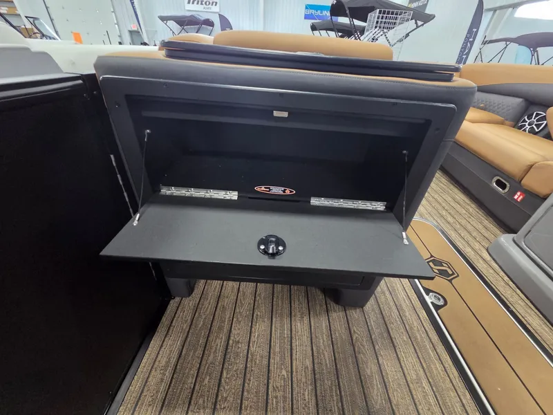 Slide: The Image of Harris Sunliner 230 2026 - 18