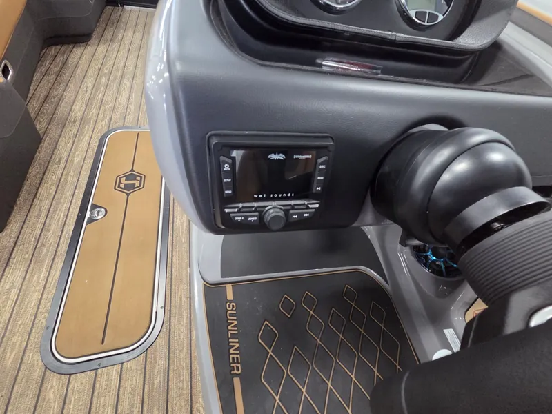 Slide: The Image of Harris Sunliner 230 2026 - 23