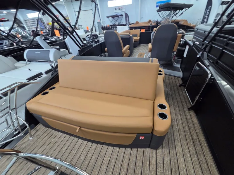 Slide: The Image of Harris Sunliner 230 2026 - 29