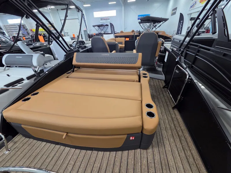 Slide: The Image of Harris Sunliner 230 2026 - 30