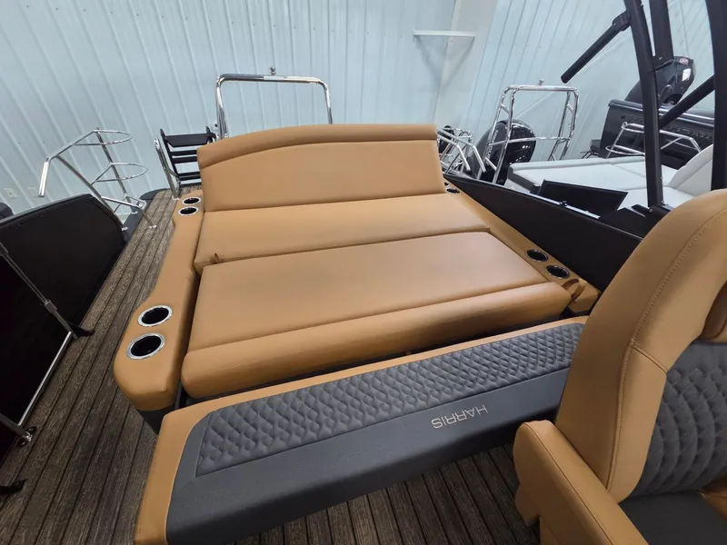 Slide: The Image of Harris Sunliner 230 2026 - 31