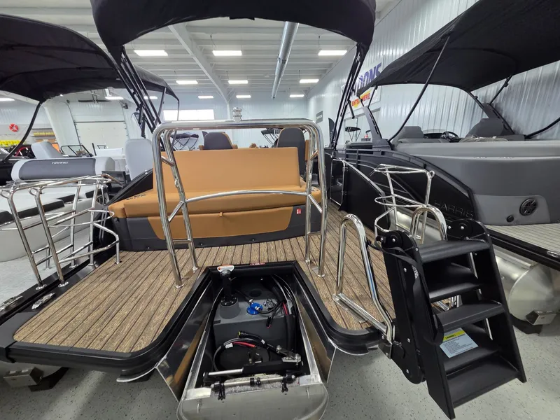 Slide: The Image of Harris Sunliner 230 2026 - 5