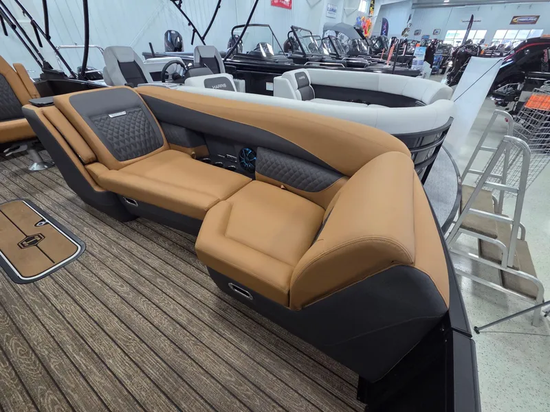 Slide: The Image of Harris Sunliner 230 2026 - 8