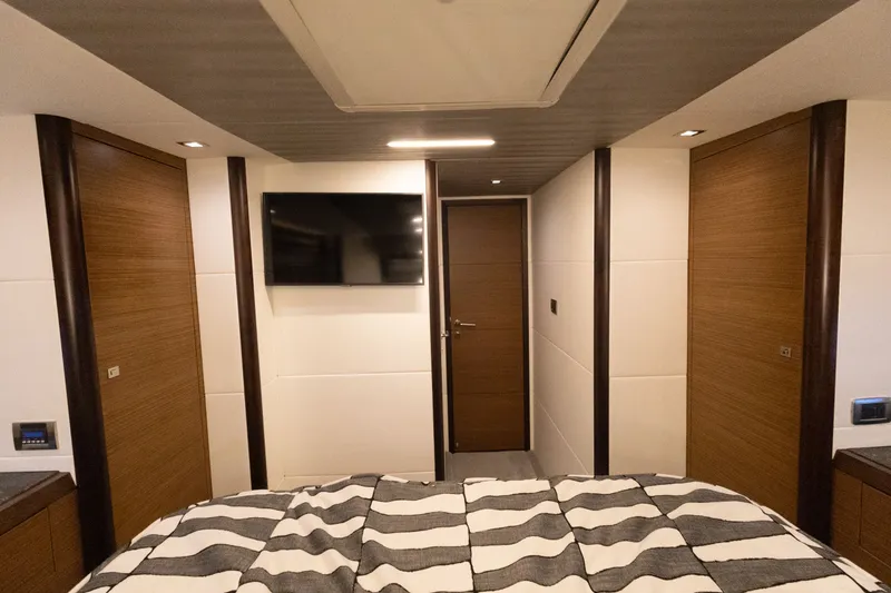 Slide: The Image of Luxurious bedroom in Ocean Alexander Evolution 2017 yacht model. - 20