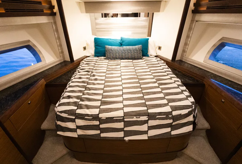 Slide: The Image of Luxurious bedroom on the 2017 Ocean Alexander Evolution yacht. - 22