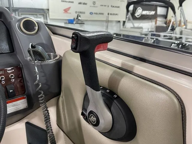 Slide: The Image of Sea Ray SUN DECK 260 2007 - 33