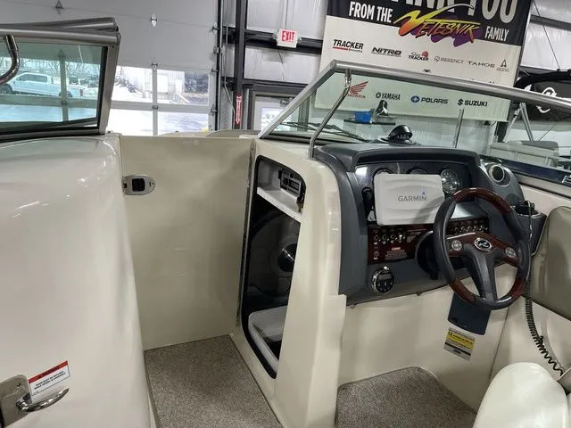 Slide: The Image of Sea Ray SUN DECK 260 2007 - 37