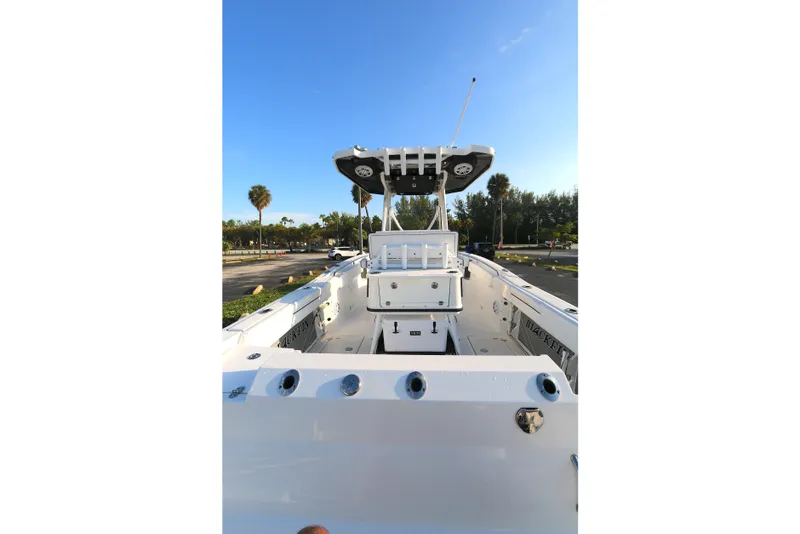 Slide: The Image of 2021 Blackfin 252 CC boat with center console, parked under clear blue sky. - 10