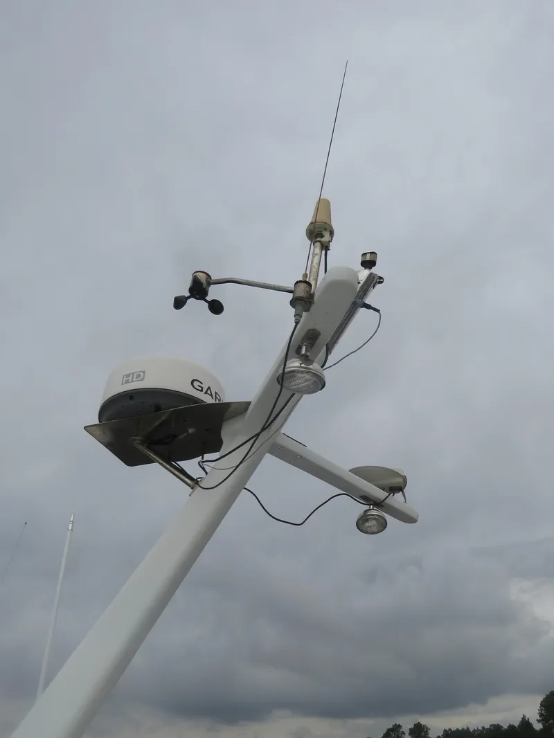 Slide: The Image of Navigation equipment on DeFever 49 Pilothouse, year 1987. - 10