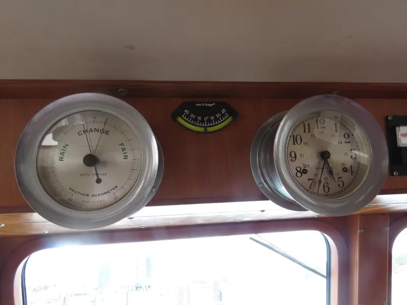 Slide: The Image of Instruments in the 1987 DeFever 49 Pilothouse. - 26