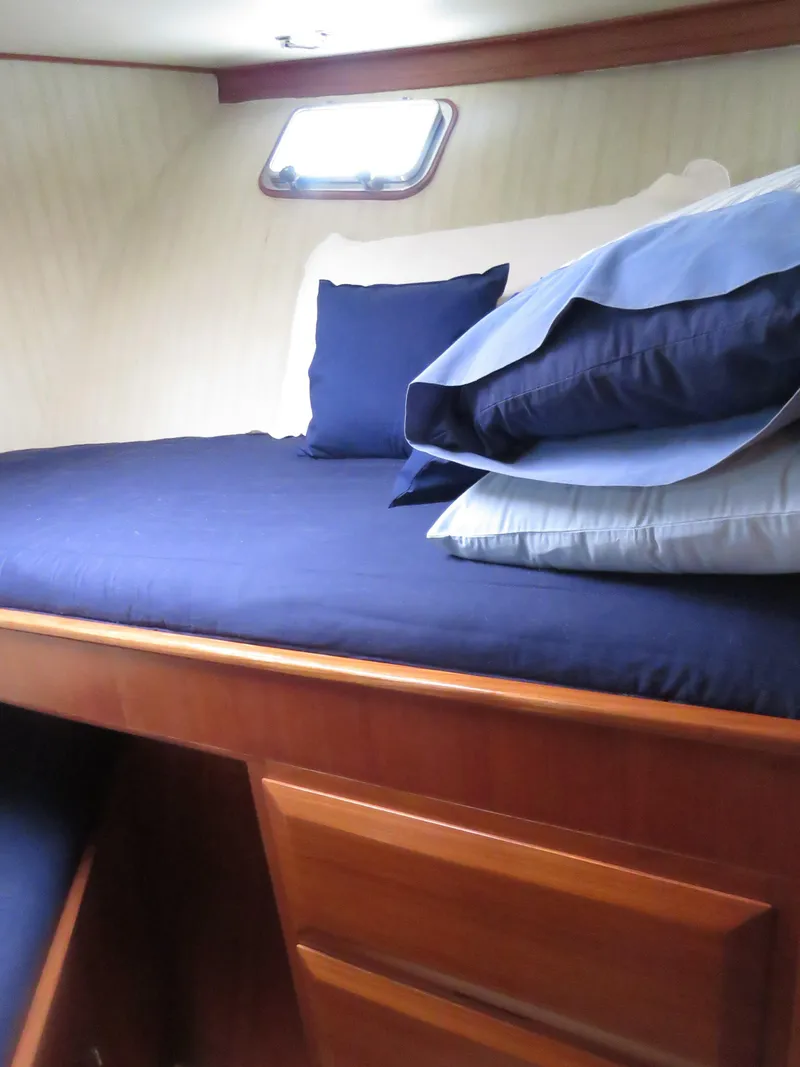 Slide: The Image of Interior of 1987 DeFever 49 Pilothouse yacht cabin. - 33